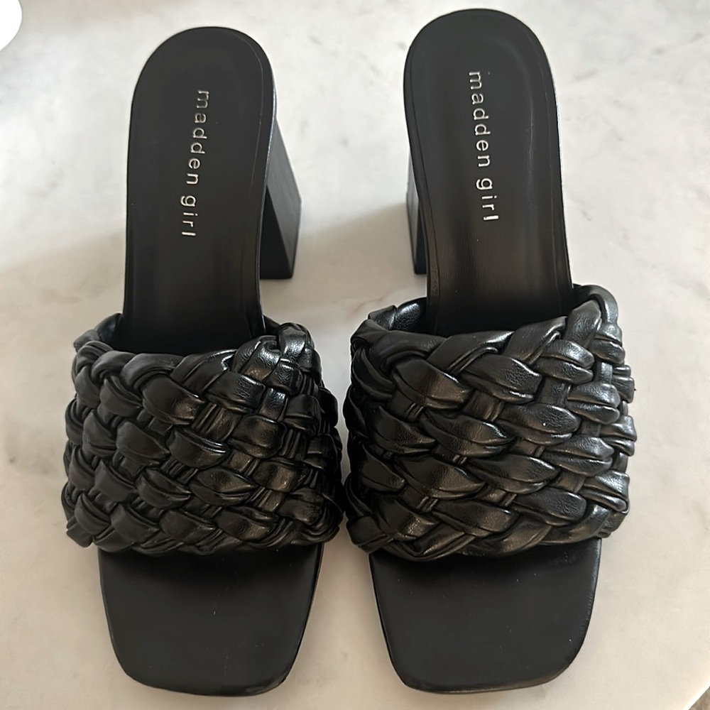 Madden Girl (Steve Madden) Gretchen Square Toe Sandals size 7.5 Like New